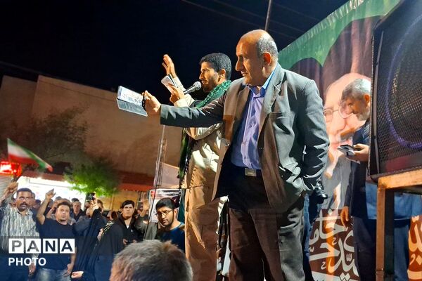 شامگاهی دیگر از حضور گرمه مردمان باشتی در کف خیابان‌ها