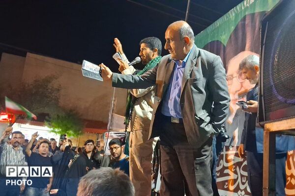 شامگاهی دیگر از حضور گرمه مردمان باشتی در کف خیابان‌ها