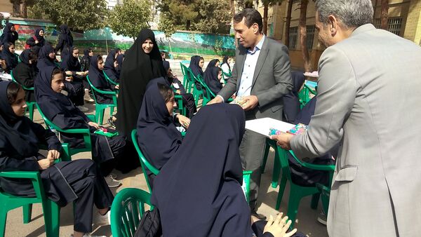 جشن آغاز سال تحصیلی در دبیرستان دخترانه حاتمی 