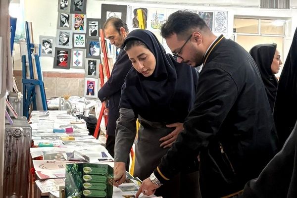 نمایشگاه دست‌سازه‌های خلاق در هنرستان تقوی‌پیشگان بهارستان۲