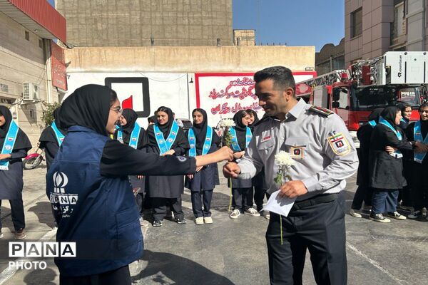 تقدیر دانش‌ آموزان فرزانگان ورامین از قهرمانان در دل آتش