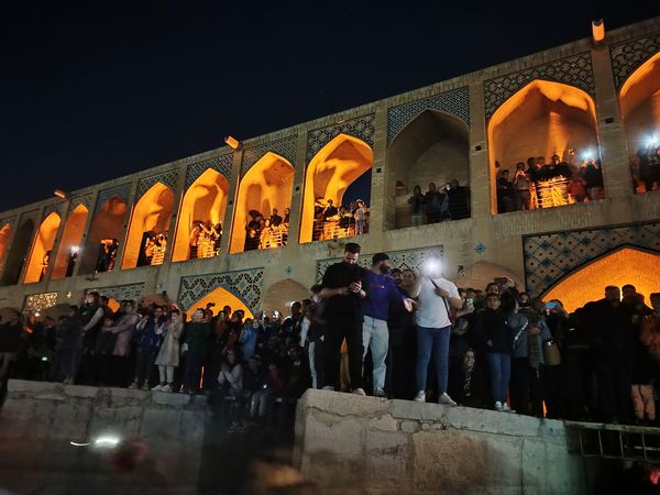 جاری شدن آب در زاینده رود