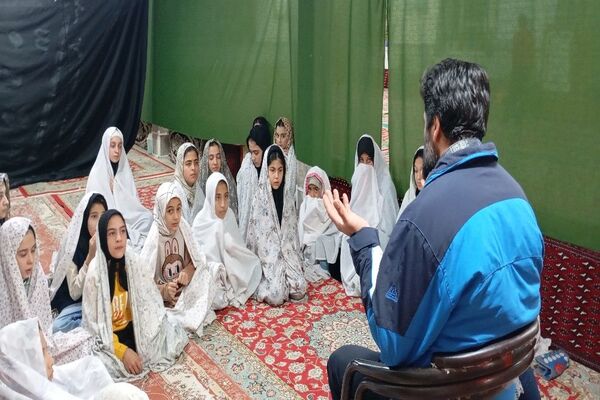 آخرین روز از اعتکاف دانش آموزی انس با خدا  در مسجد جامع شهر بار نیشابور