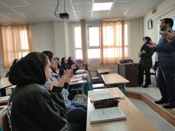 اداره یک روز مدرسه(طرح ایما) توسط دانش‌آموزان دبیرستان فرزانگان استعداد درخشان ملارد