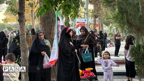 نوای عرفه در کنار شهدا
