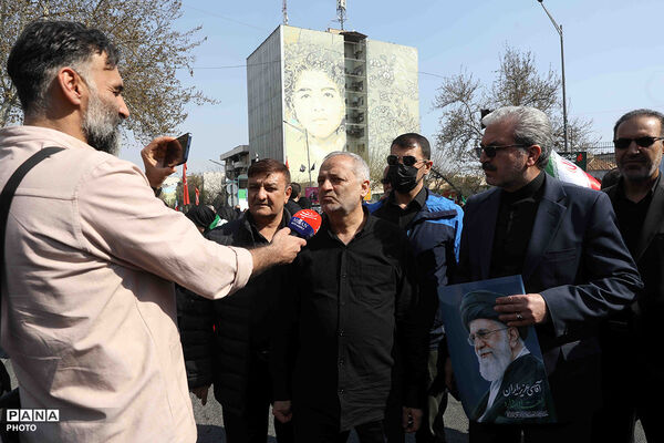 حضور وزیر آموزش و پرورش در مراسم تشییع پیکرهای مطهر ۸۴ شهید قهرمان ناوشکن دنا 