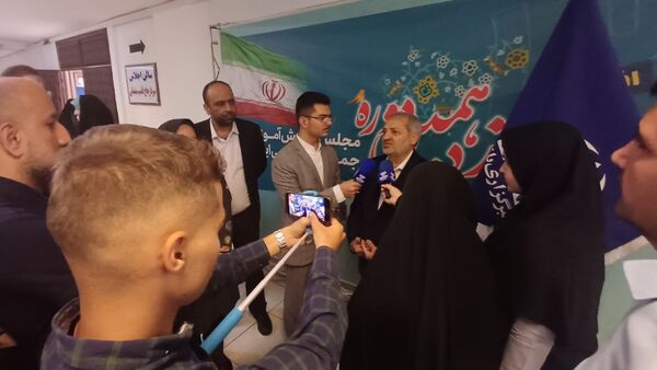 دانش‌آموزان در مسیر ساخت ایران