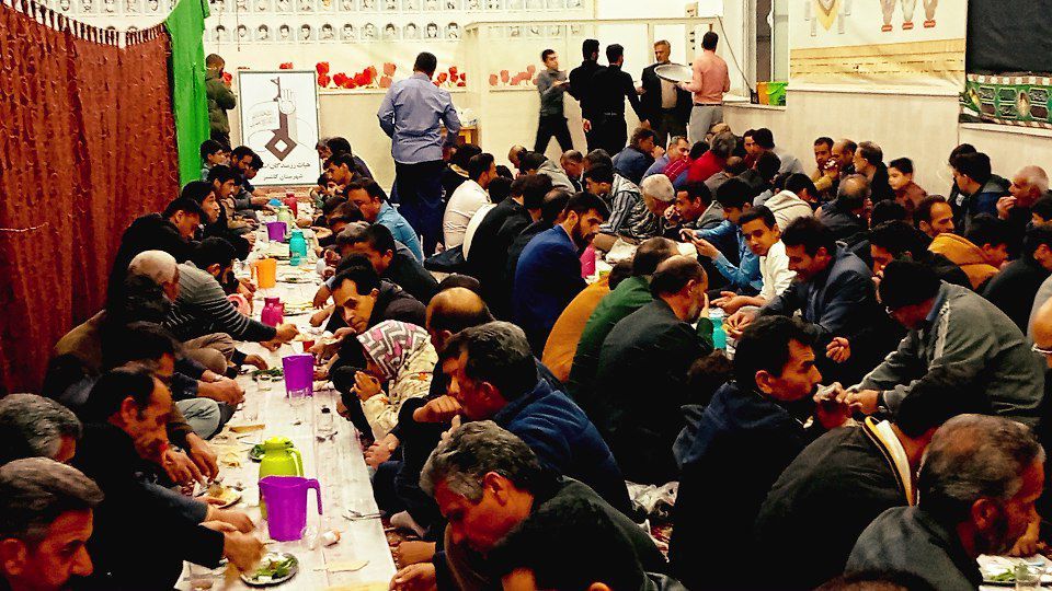 مراسم افطاری ویژه بسیجیان و خانواده بسیجیان گردان امام حسین(ع) کاشمر