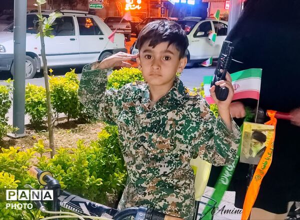 نسل جدید هم پای کار انقلاب هستند