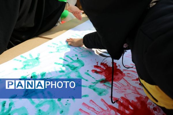 حضور گسترده کودکان و نوجوانان ارومیه‌ای در راهپیمایی ۲۲ بهمن