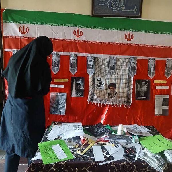 بزرگداشت هفته مقاومت و بزرگداشت سالگرد شهادت حاج قاسم سلیمانی در مدرسه حدیث کساء خاورشهر ناحیه یک ری