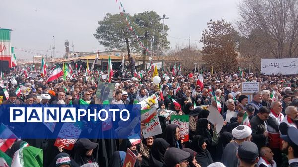 جلوه هایی از راهپیمایی جشن پیروزی انقلاب در شهر قم