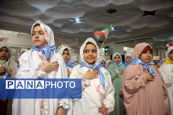 دختران، مهمان حضرت معصومه(س) شدند