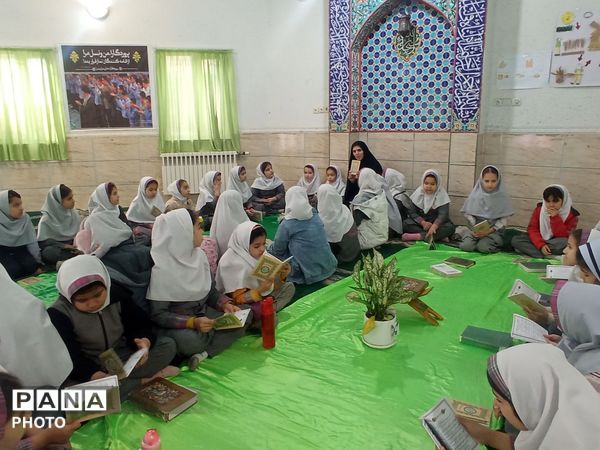 محفل انس با قرآن کریم در ماه مبارک رمضان دبستان نرجس