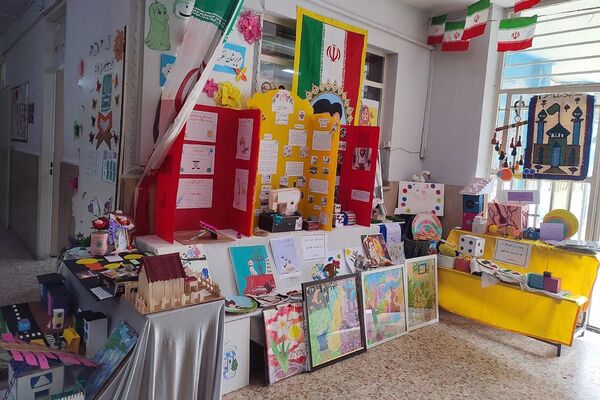 برپایی نمایشگاه دست سازه ها دانش آموزان وجشنواره غذامعلمان  درمدرسه شهیدمعظم