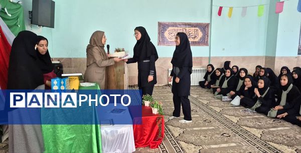 جشن باشکوه پیروزی انقلاب در آموزشگاه‌های مروست