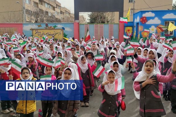 جشن انقلاب در ناحیه دو شهرری با حضور معاون پرورشی و فرهنگی شهرستانهای استان تهران 
