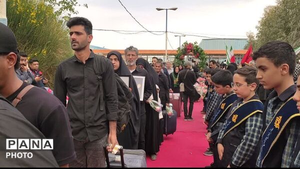 آیین استقبال از کاروان خانواده شهدای میناب 