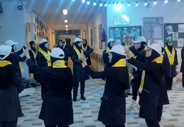 رزمایش تشکیلاتی دهه فجر؛ مدرسه تمام تشکیلاتی حضرت فاطمه (س) جشن انقلاب را برگزار کرد