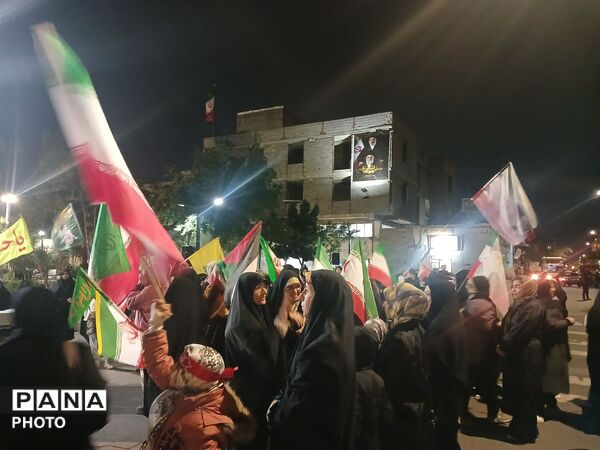 انزجار مردم آبرسانی فردیس از دشمن متخاصم در راهپیمایی‌های هرشب