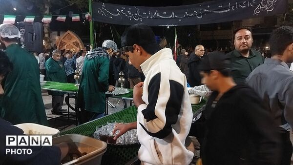 گذری بر موکب ها در هفتاد  و یکمین شب از اجتماعات مردمی حسینیه امام خمینی نیشابور 