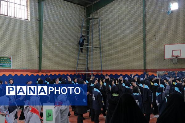 بهارستان دو صحنه همفکری، همدلی و همکاری پیشتازان در همایش یاوران انقلاب