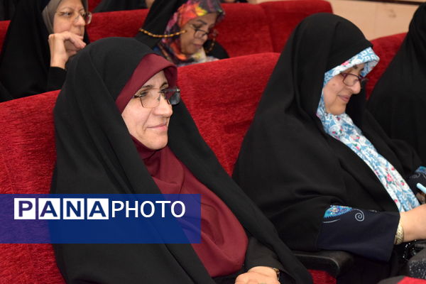 نشست توانمندسازی مدیران منطقه ۱۴ با محوریت مدیریت مدرسه‌محور و تحول آموزشی