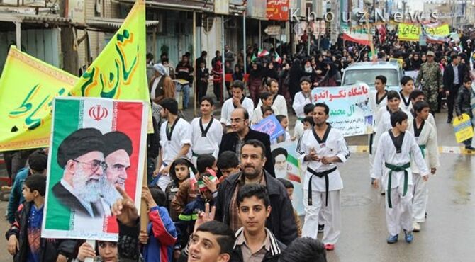 نمایی نزدیک از راهپیمایی  یوم الله ۲۲ بهمن در شادگان