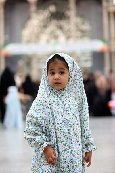 تشرف دختران به زیارت حرم مطهر حضرت معصومه(س)
