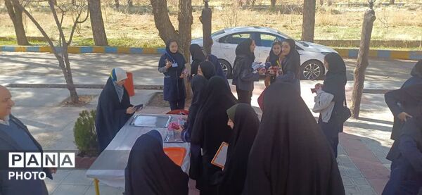 ایران فردا را دانش‌آموزان می‌سازند