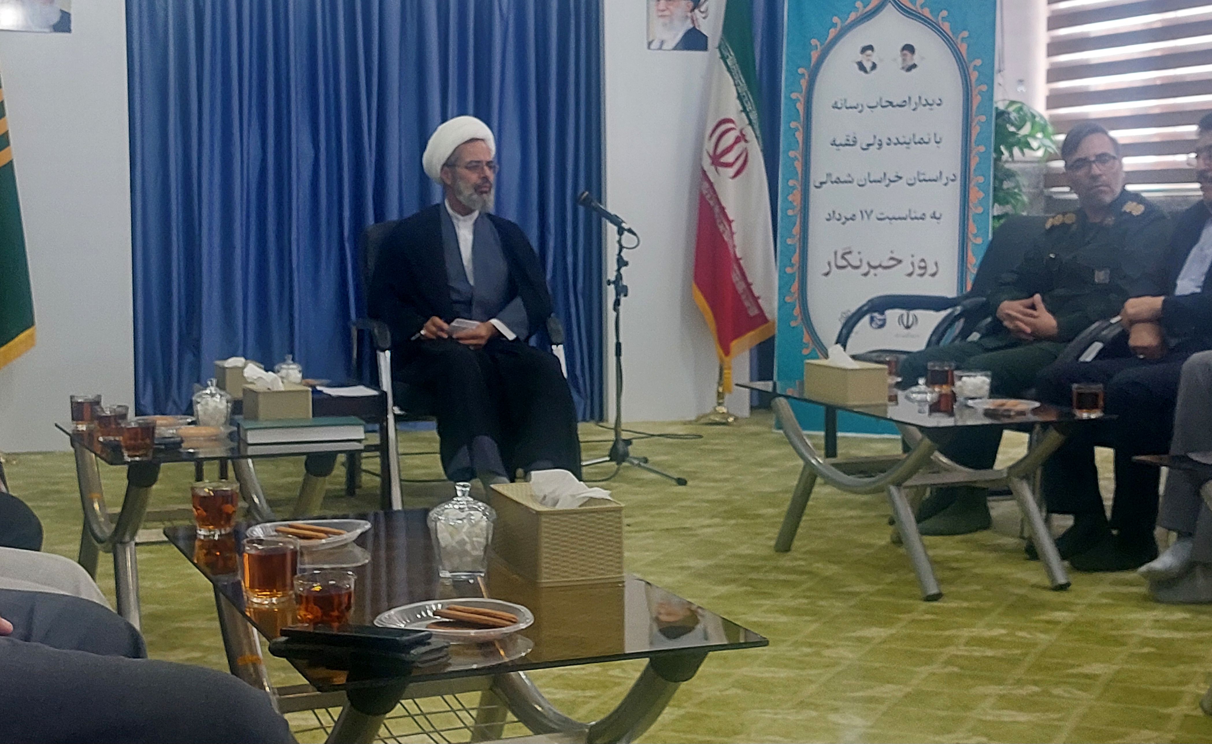 خبرنگاران بی‌طرفانه اخبار را منتشر کنند