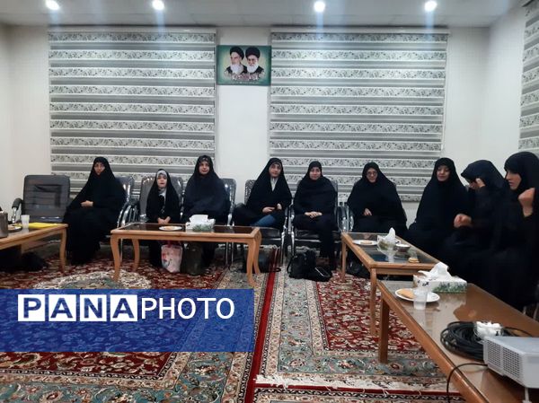 کارگاه آموزشی زنان آگاه در زیارتگاه شهید آیت الله مدرس(ره) کاشمر