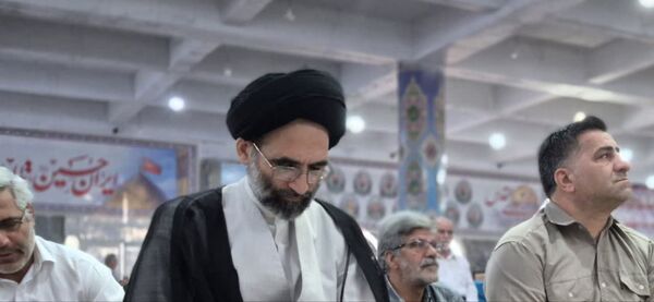 سخنرانی معاون مدیرکل و مدیر آموزش و پرورش کاشان در نماز جمعه و برگزاری میز خدمت در مصلی