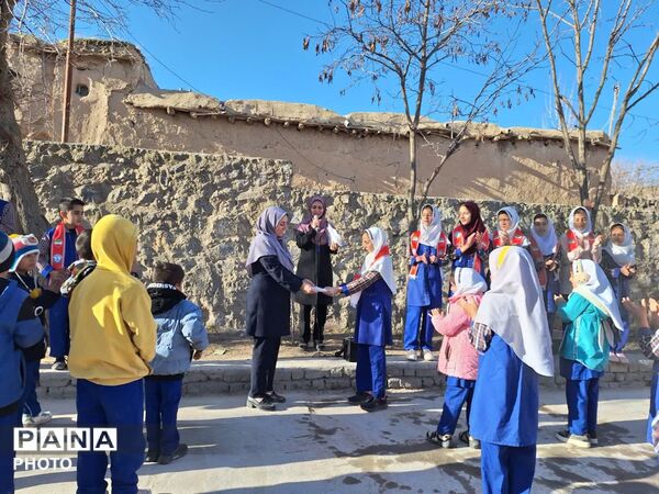 روز بدون کیف در آموزشگاه شهید ذوالفقاری روستای احمد آباد