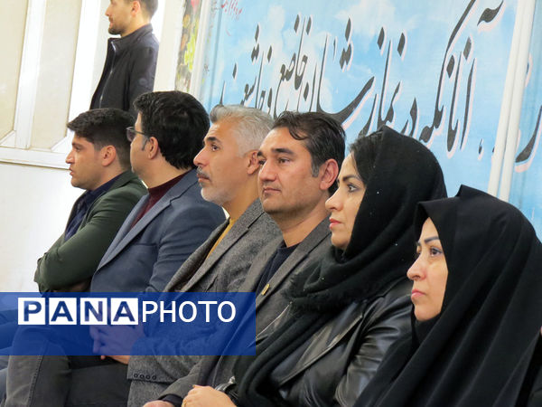 جشن انقلاب و کلنگ زنی زمین چمن دبیرستان شاهد امام حسین (ع)