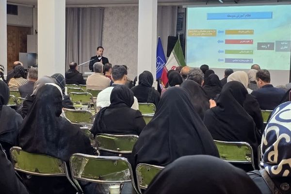 جلسه دوم هدایت تحصیلی ویژه پایه نهم دبیرستان دوره اول بعثت واحد۶ 