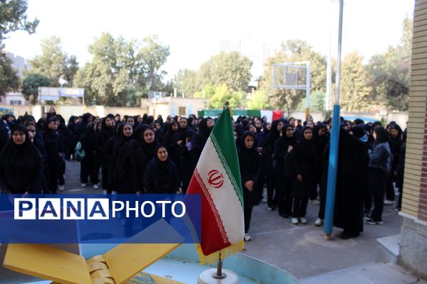 نواختن زنگ مهر و زنگ نماز و ایثار و شهادت در دبیرستان  دخترانه شاهد غرویان