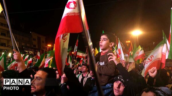 جلوه‌هایی از حماسه حضور در میدان انقلاب