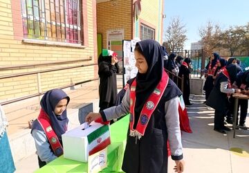 انتخابات شورای دانش آموزی در دبستان فاطمه اهری هاشمی 