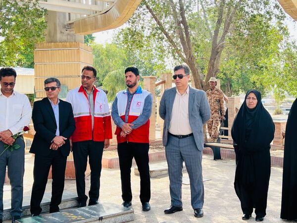 گلزار شهداء ؛ میزبان مسئولان شهرستان عنبرآباد همزمان با آغاز هفته دفاع مقدس