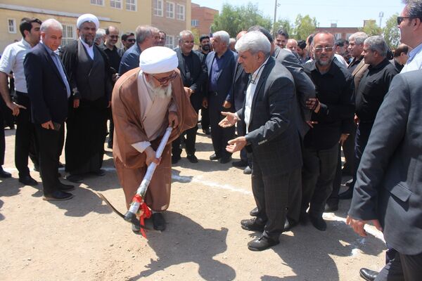 آیین کلنگ زنی احداث سه واحد آموزشی در قم