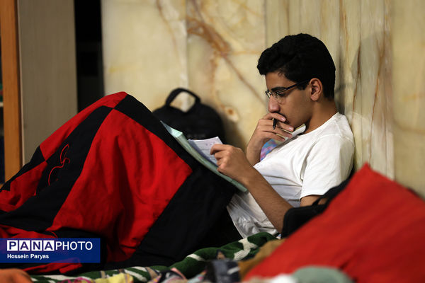 اعتکاف دانش‌آموزی در حسینیه ارشاد