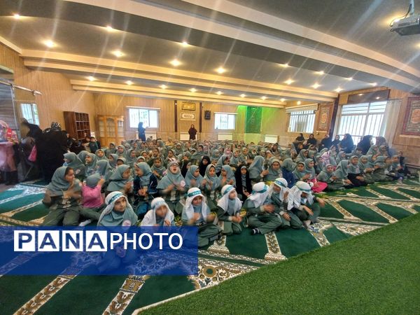 مراسم روز دانش آموز در دبستان دخترانه شاهد تحقیقی ناحیه ۶