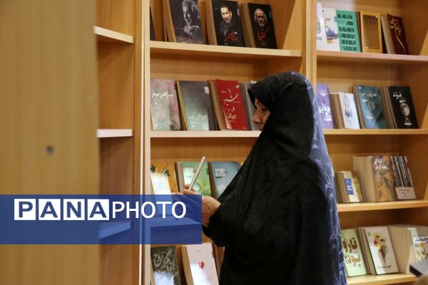 برپایی نمایشگاه کتاب در مجتمع طلای سفید بجنورد 