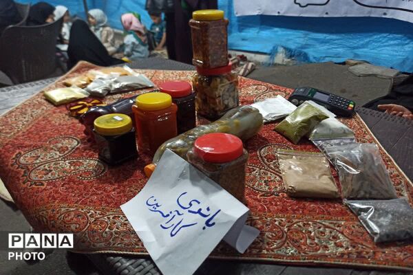 بومهن؛ جایی که غرفه ها رنگ و بوی تازه ای دارند