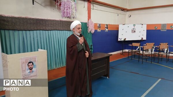 جشن عاطفه‌ها در مدرسه شهید مصطفی احمدی‌روشن فردیس