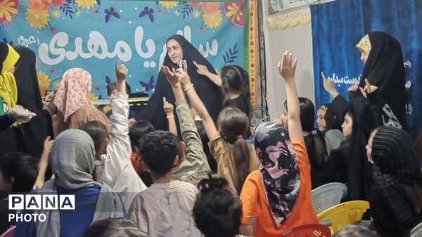 تجمع مردم شهر فردوسیه در دهه امامت در کنار شهدای گمنام