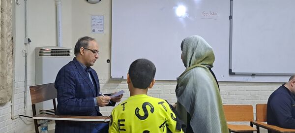  دیدار والدین با معلمان در دبیرستان ابوذر غفاری نیشابور