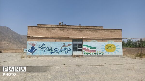 اجرای طرح شهید عجمیان در هنرستان سید احمد خمینی؛ گامی برای شاداب‌ سازی فضای آموزشی