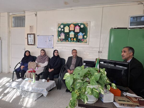 جلسه توانمندسازی معاونین و مربیان پرورشی در محور جنگل شهرستان رشتخوار